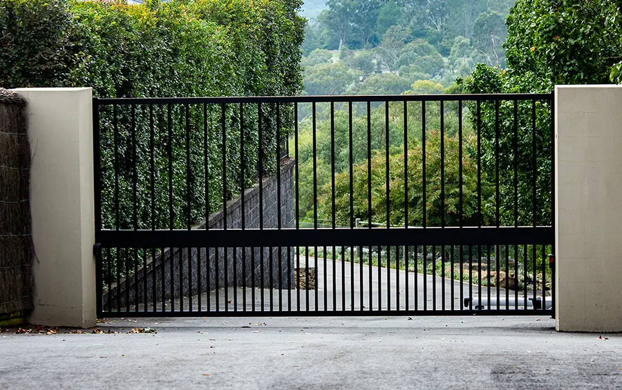Portails solides en métal